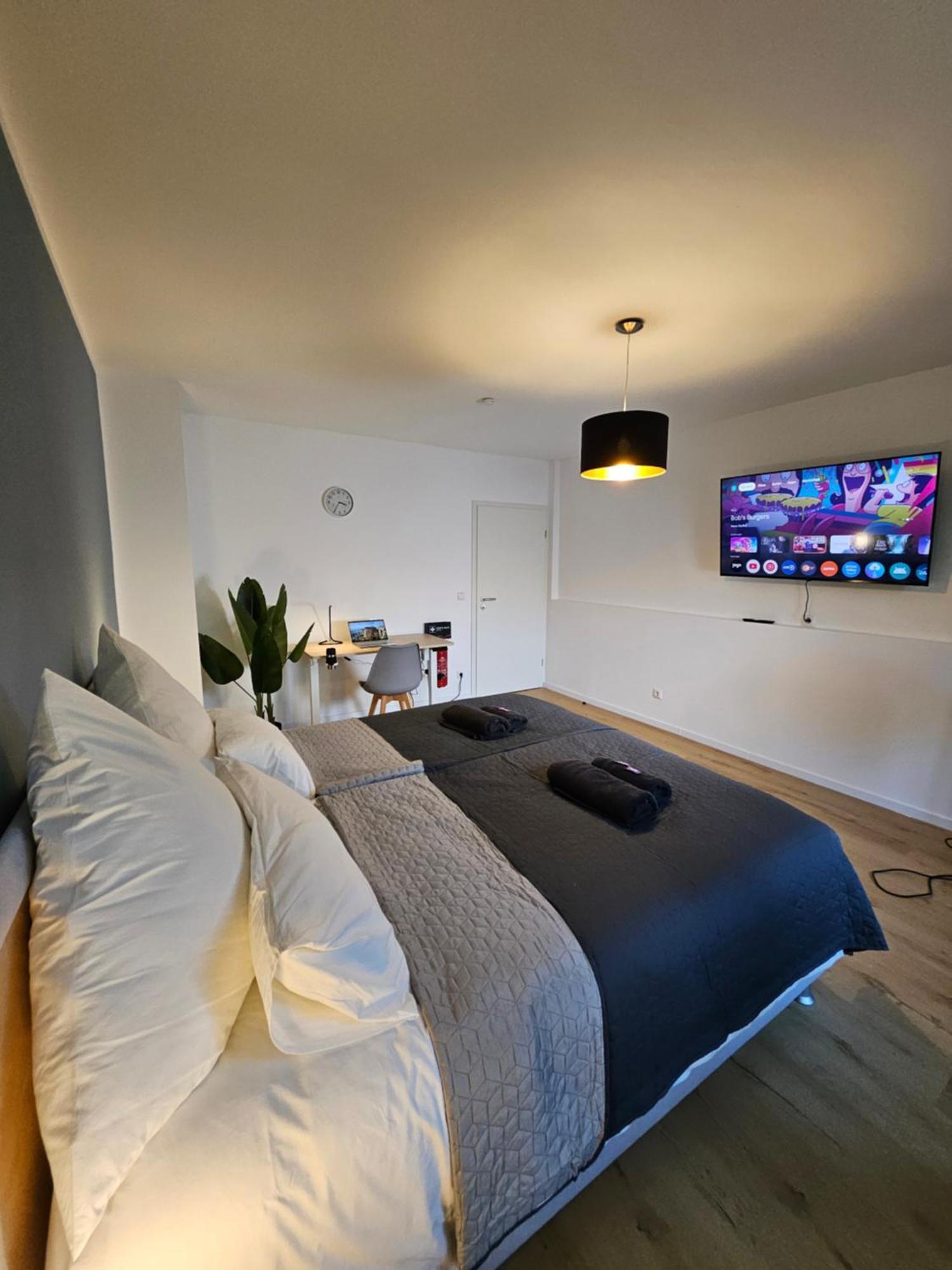 מוארס Modern Homes - Voll Ausgestatte Wohnung - Balkon - Hotelbetten - 4K Tv - Wlan מראה חיצוני תמונה